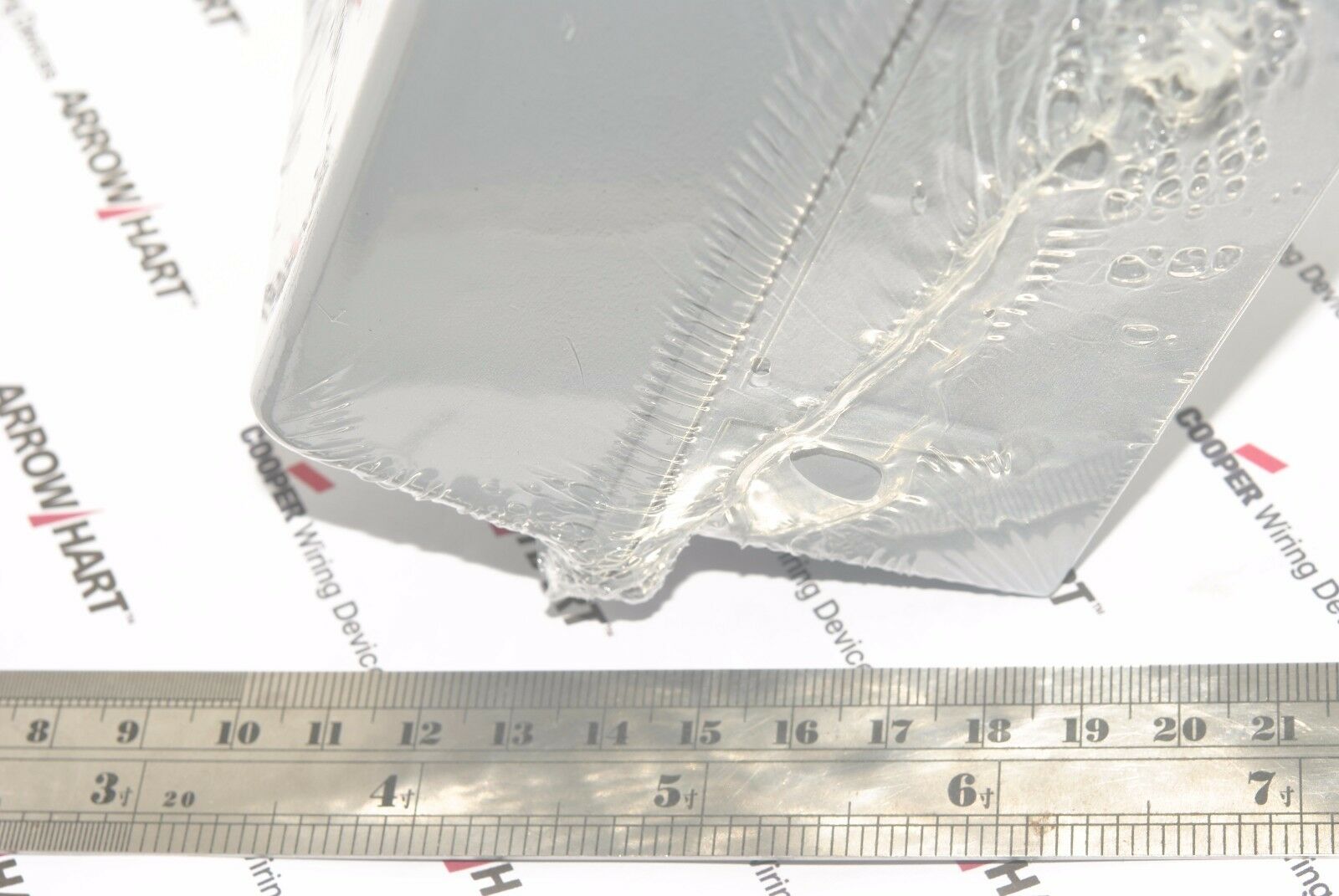 1pcs- Cooper Wiring WIUMV-1 Metal WeatherBOX  1-Gang Self-Closhing Cover