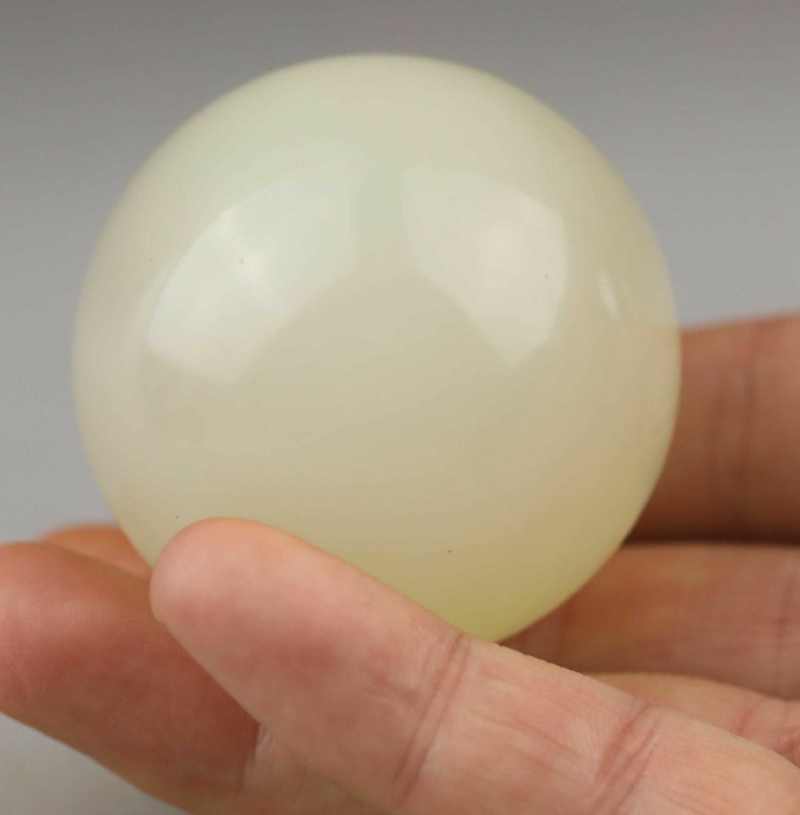 China 100% old natural jade hand-carved jade ball 50 mm AAA