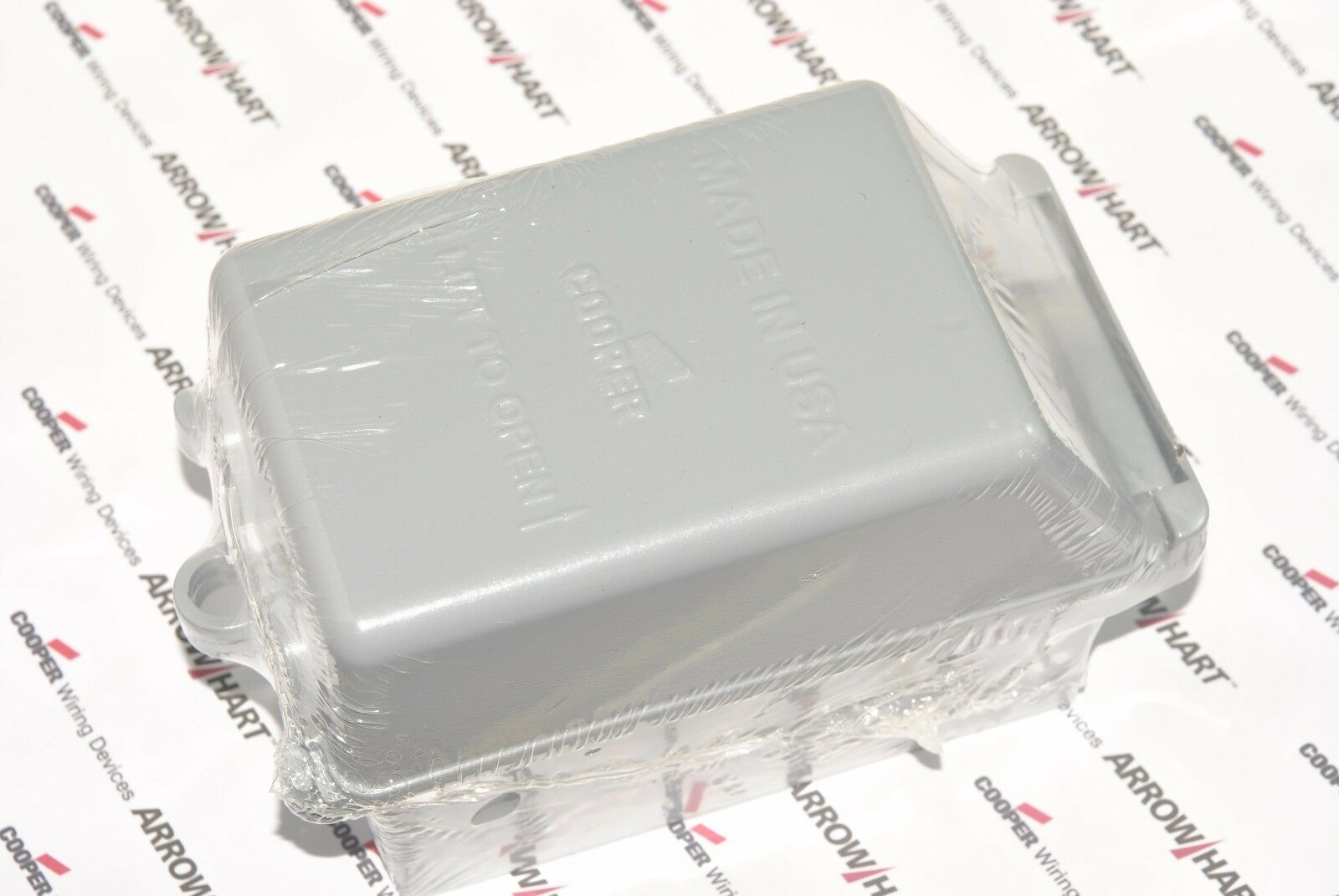 1pcs- Cooper Wiring WIUMV-1 Metal WeatherBOX  1-Gang Self-Closhing Cover