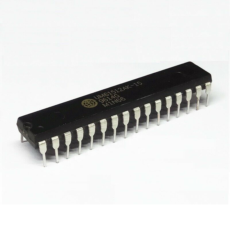 1PCS IC UMC DIP-32 UM61512AK-15 UM61512AK