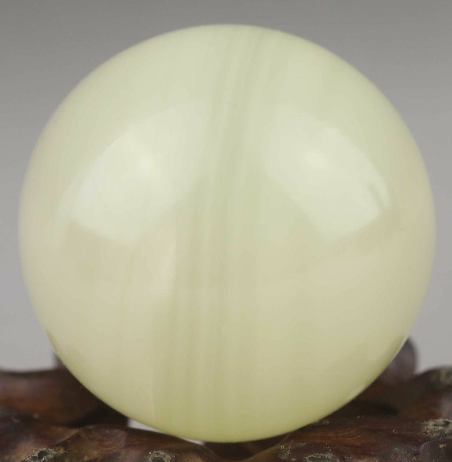 China 100% old natural jade hand-carved jade ball 50 mm AAA