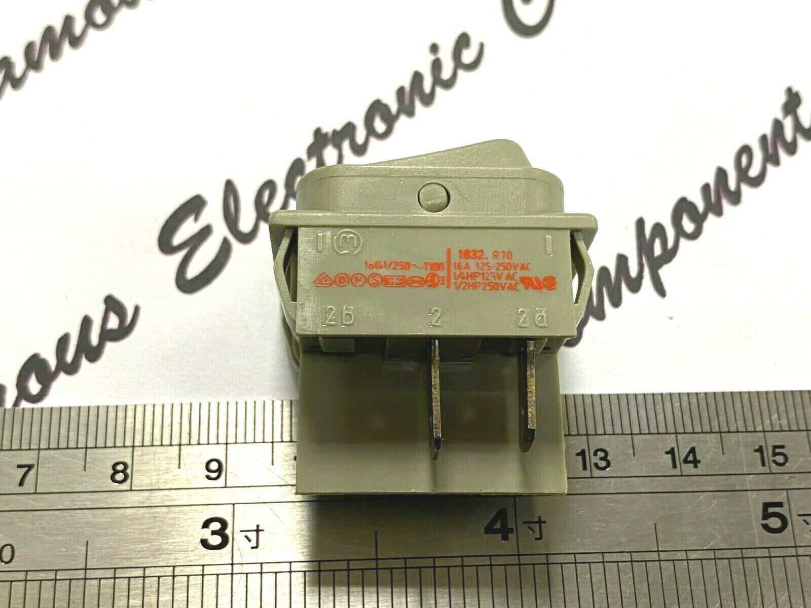 1pcs - MARQUARDT 8362 R70 16A 125-250VAC 1/4HP-125VAC 1/2HP 250VAC Rocker Switch