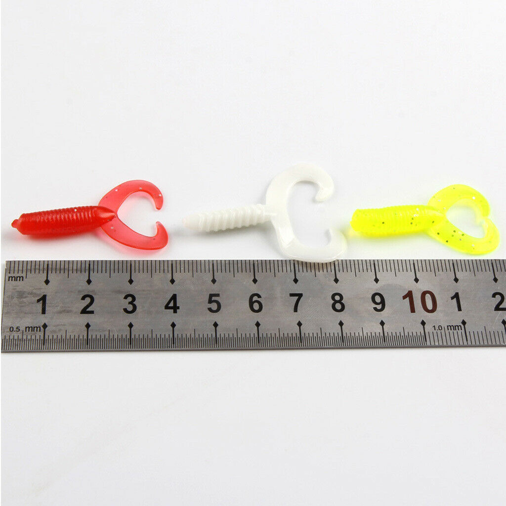 50pcs / set Portable Twin Tail Soft Fishing Lures Grub Maggot Worm