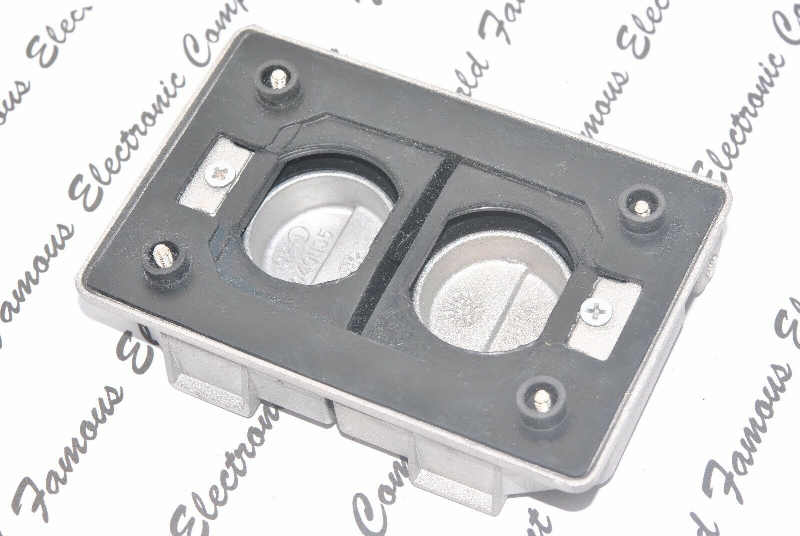 1PCS - COOPER WLRD1 1-Gang For Duplex Receptacle Cover DAMP/WET LOCATION