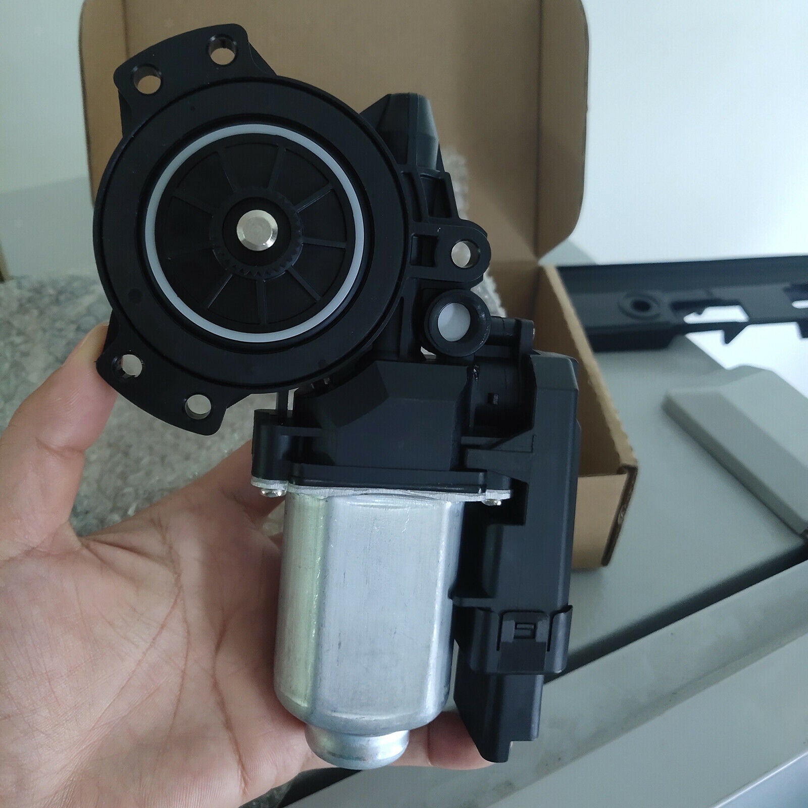Car Front Right Power Window Motor 82460-3K001 for Hyundai Sonata 06-10