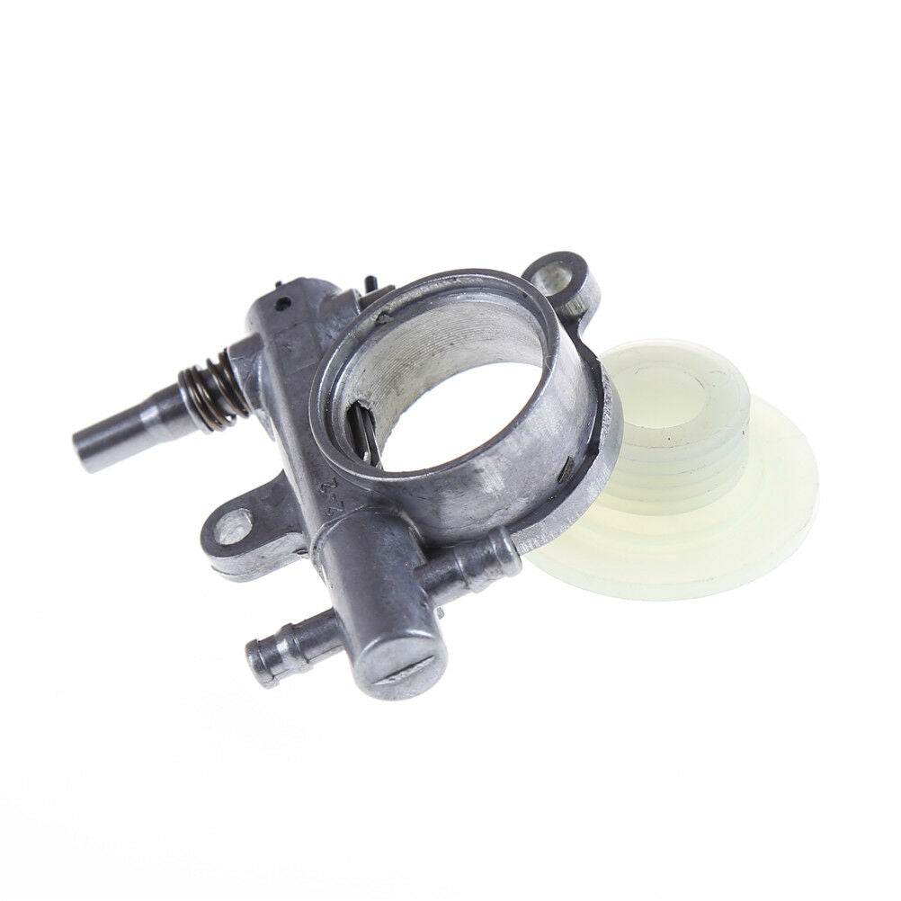 2500/3800 Chainsaw spare parts Chainsaw Oil Pump with Worm Drive Gear To.l8