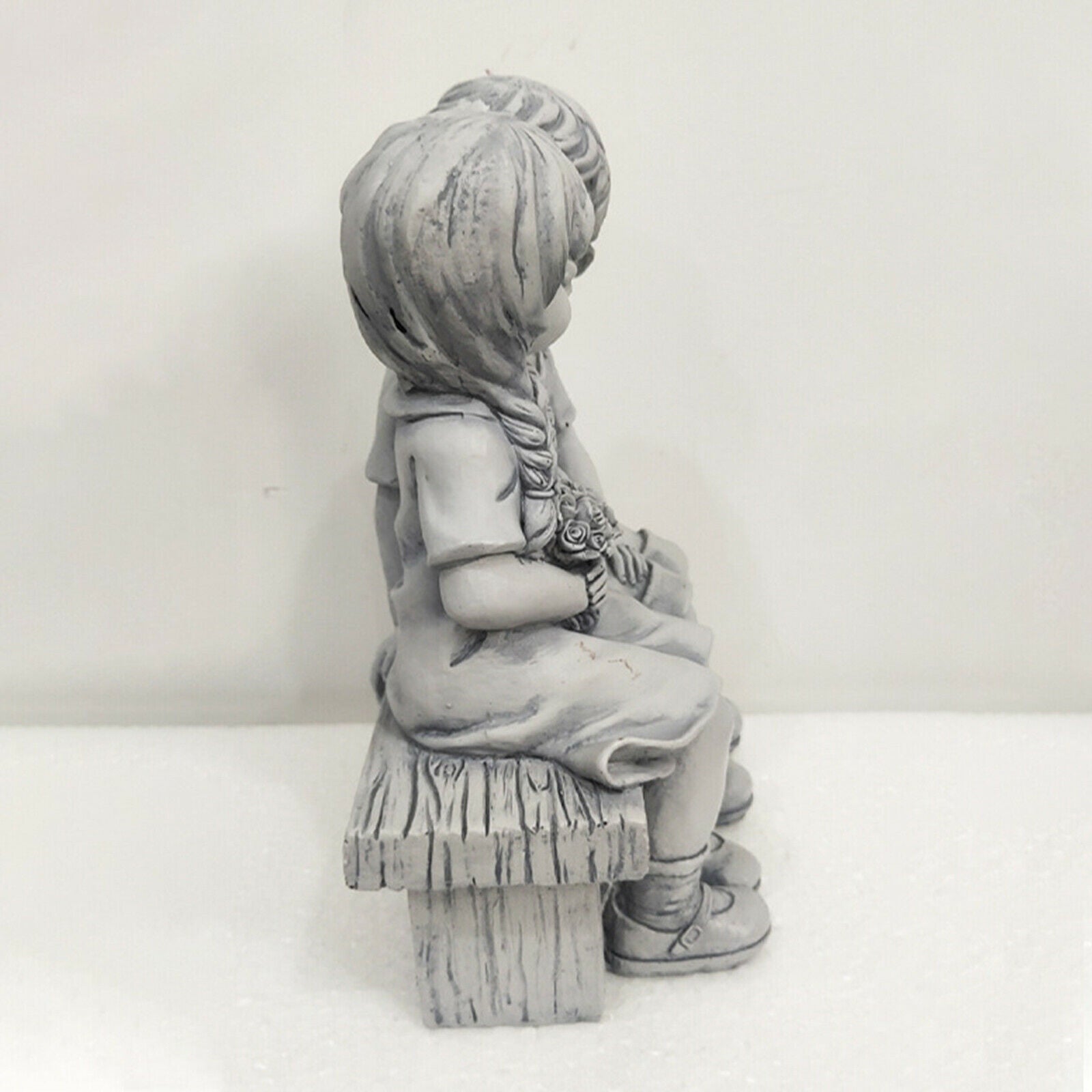 Mini Kissing Boy and Girl Garden Statue Sculpture Home Pool Decoration
