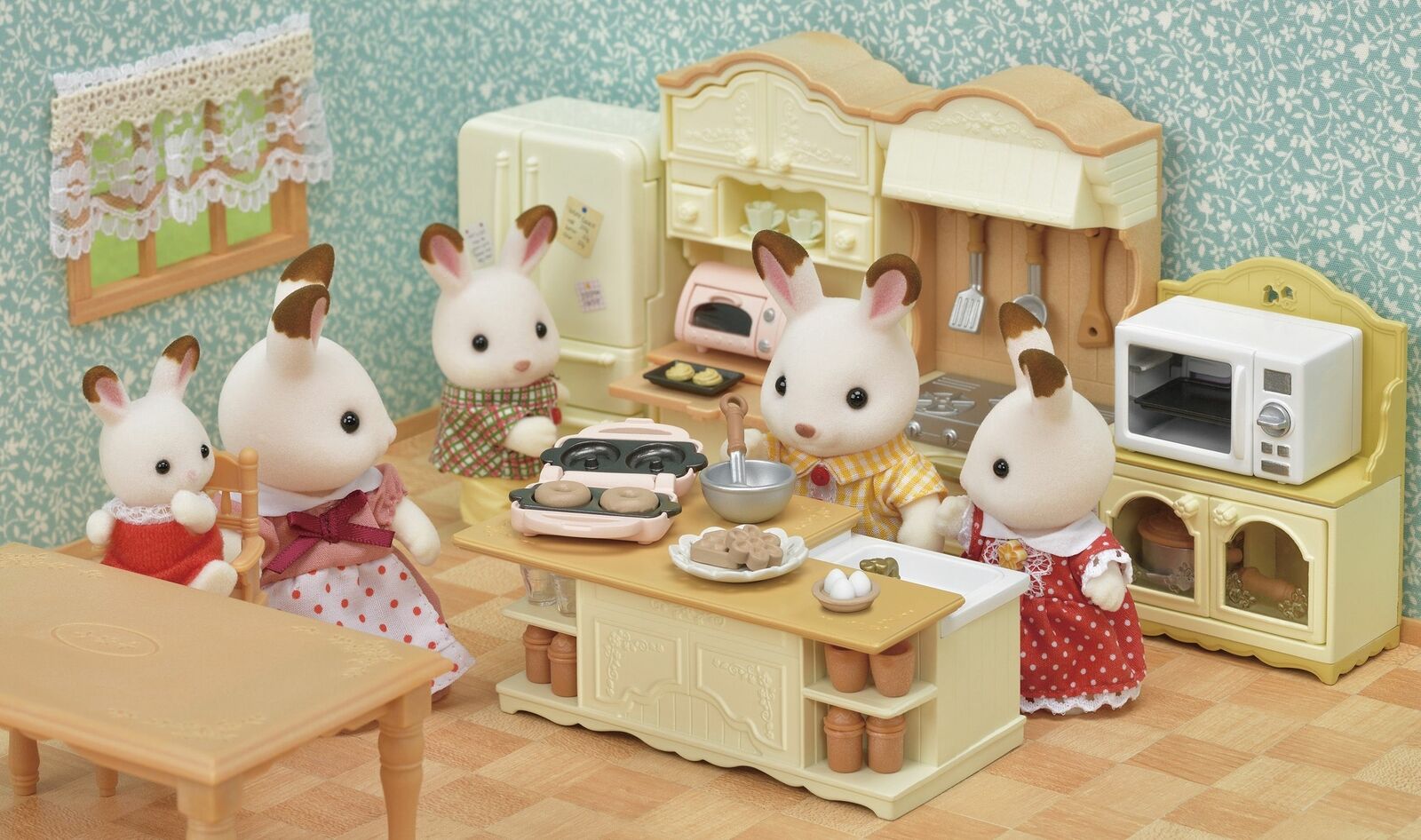 Sylvanian Families Kitchen Island Furniture Set inc 18 Pieces 5442 Role Play 3+