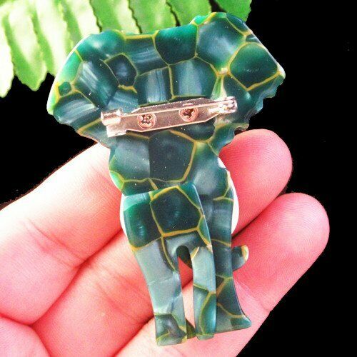 60x45x8mm Carved Green White Shell Elephant Head Pendant Brooch DHY22