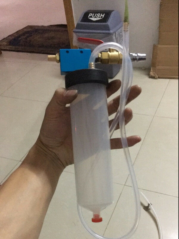 Car/Van Air Brake/Clutch Fluid Bleeder Hydraulic Oil Quick Exchange One Man Tool