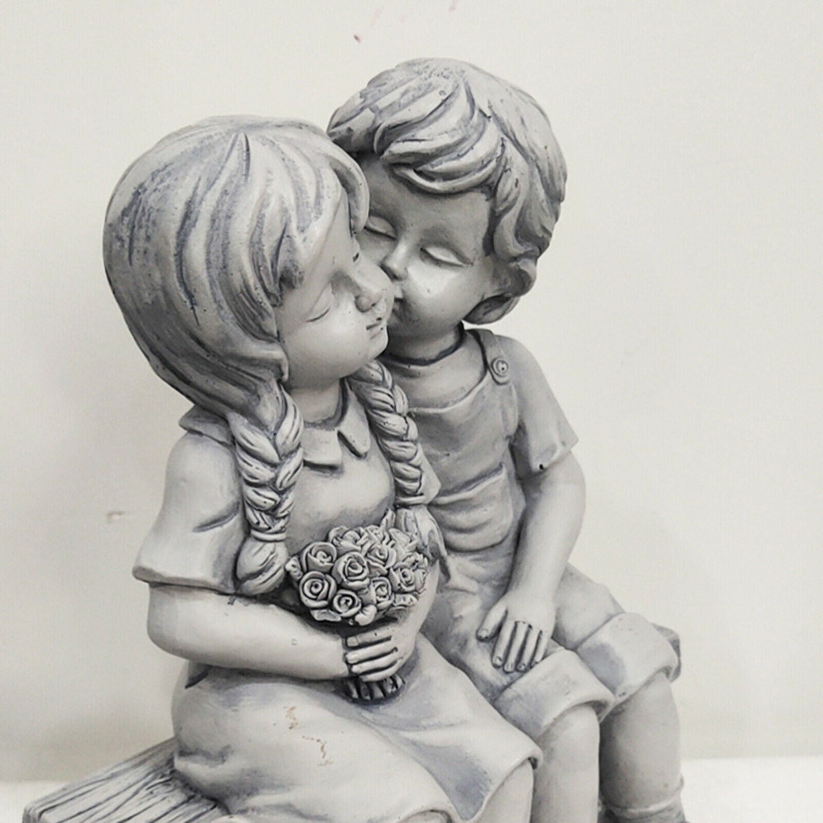 Mini Kissing Boy and Girl Garden Statue Sculpture Home Pool Decoration
