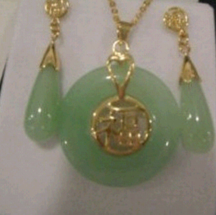Beautiful Natural Jade Pendant and pair of Earrings Set A+