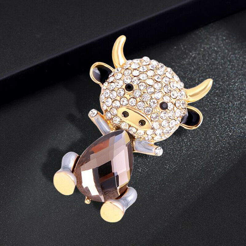 Fashion Enamel Cow Cartoon Crystal Brooch Pins Collar Badge Causal Party .l8