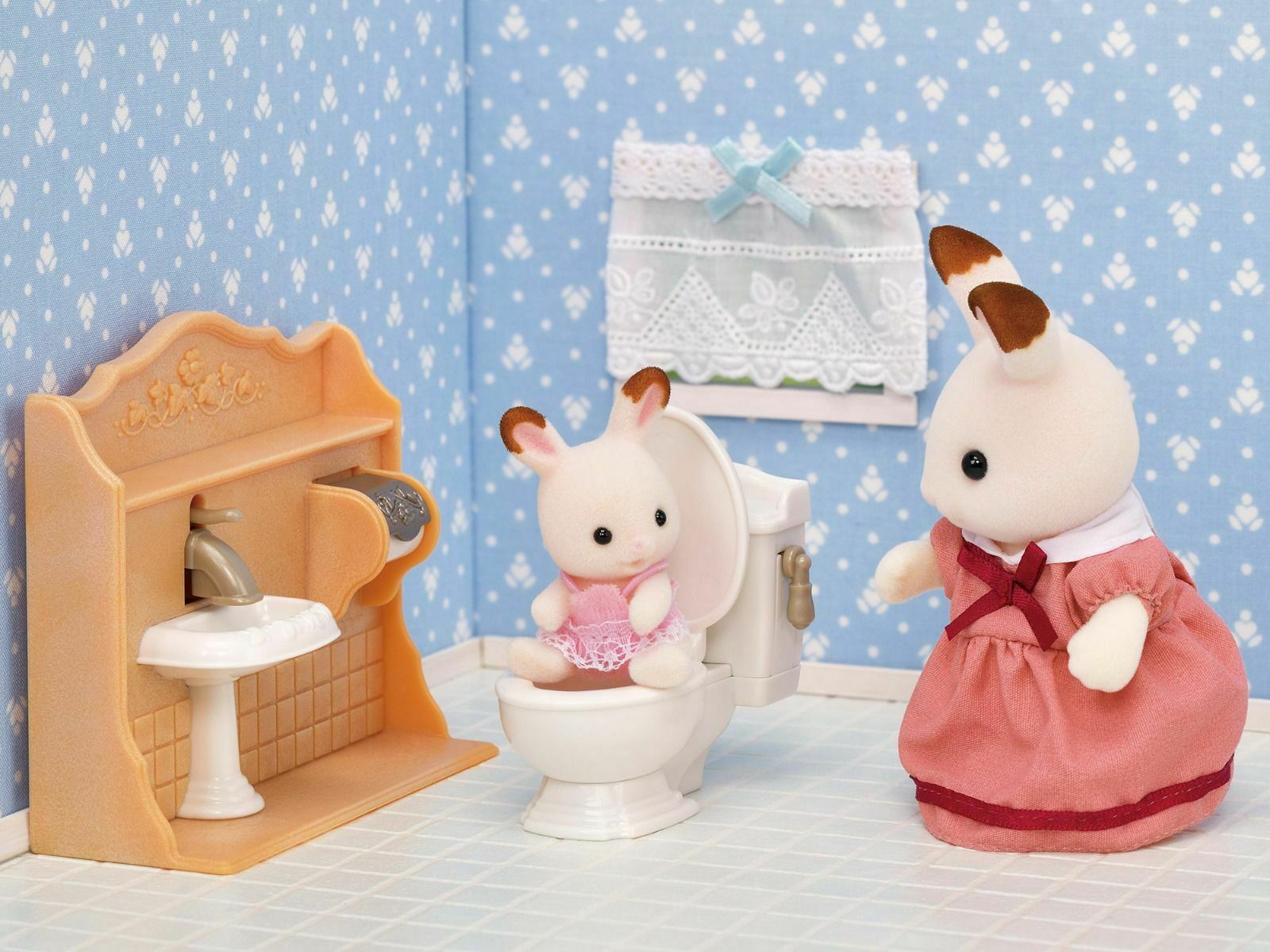 Sylvanian Families Playful Starter Furniture Set inc 27 Pieces 5449 Role Play 3+