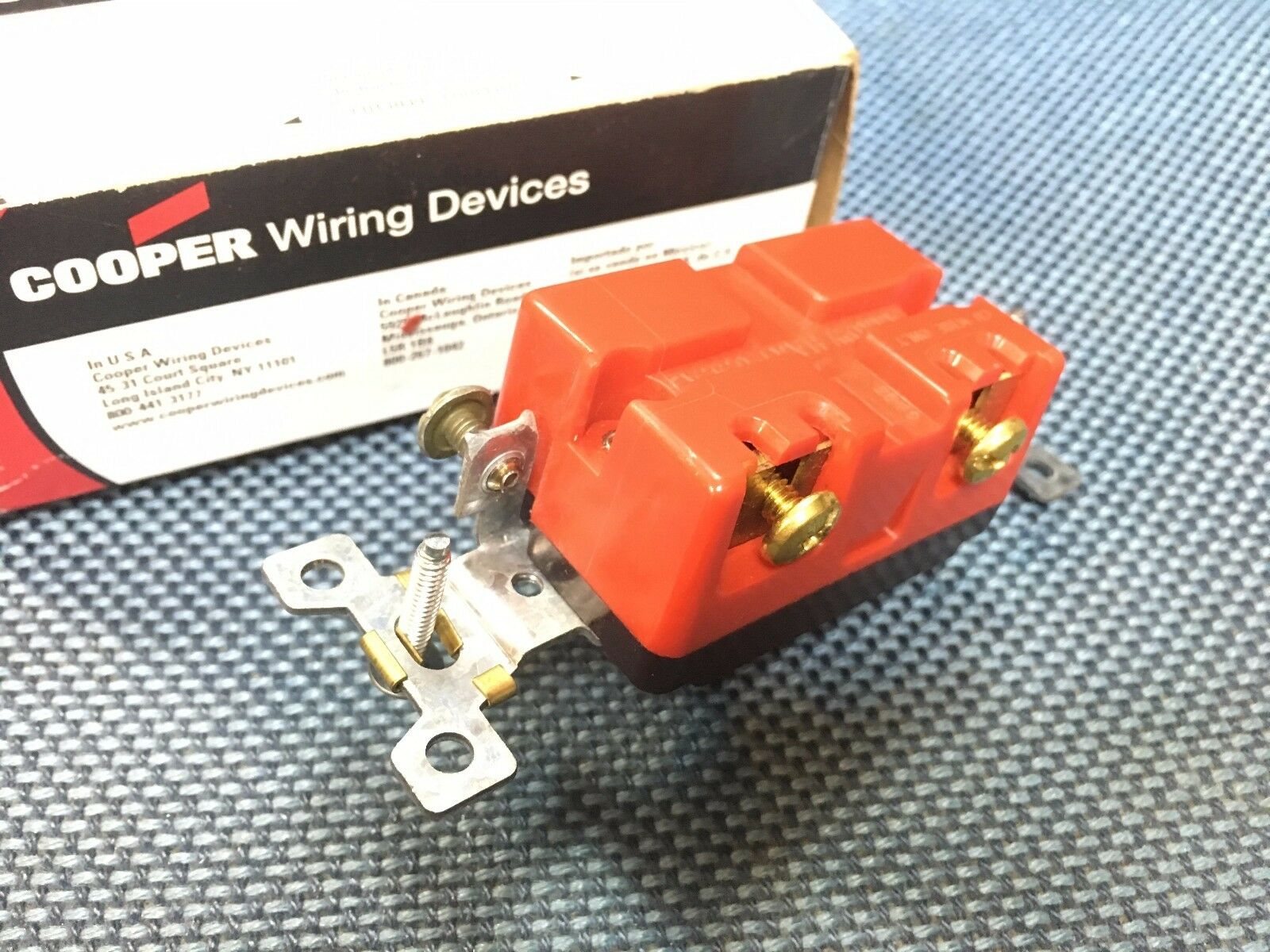 1pcs - COOPER AH1221 20A 120-277VAC Toggle Switch