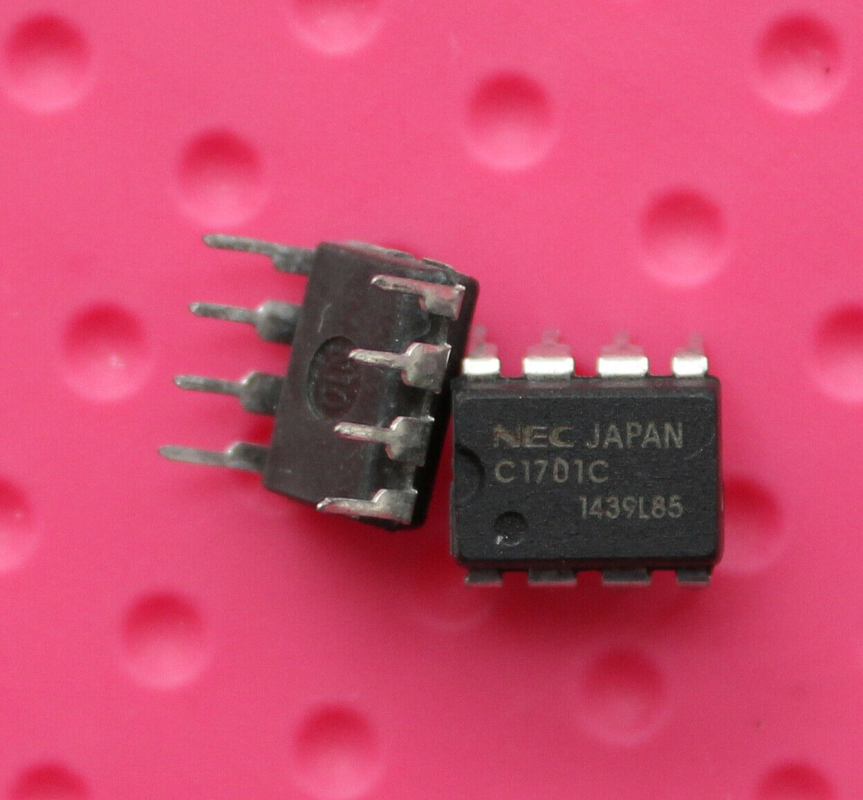 1pcs UPC1701C UPC1701 C1701C DIP-8 Integrated Circuit IC