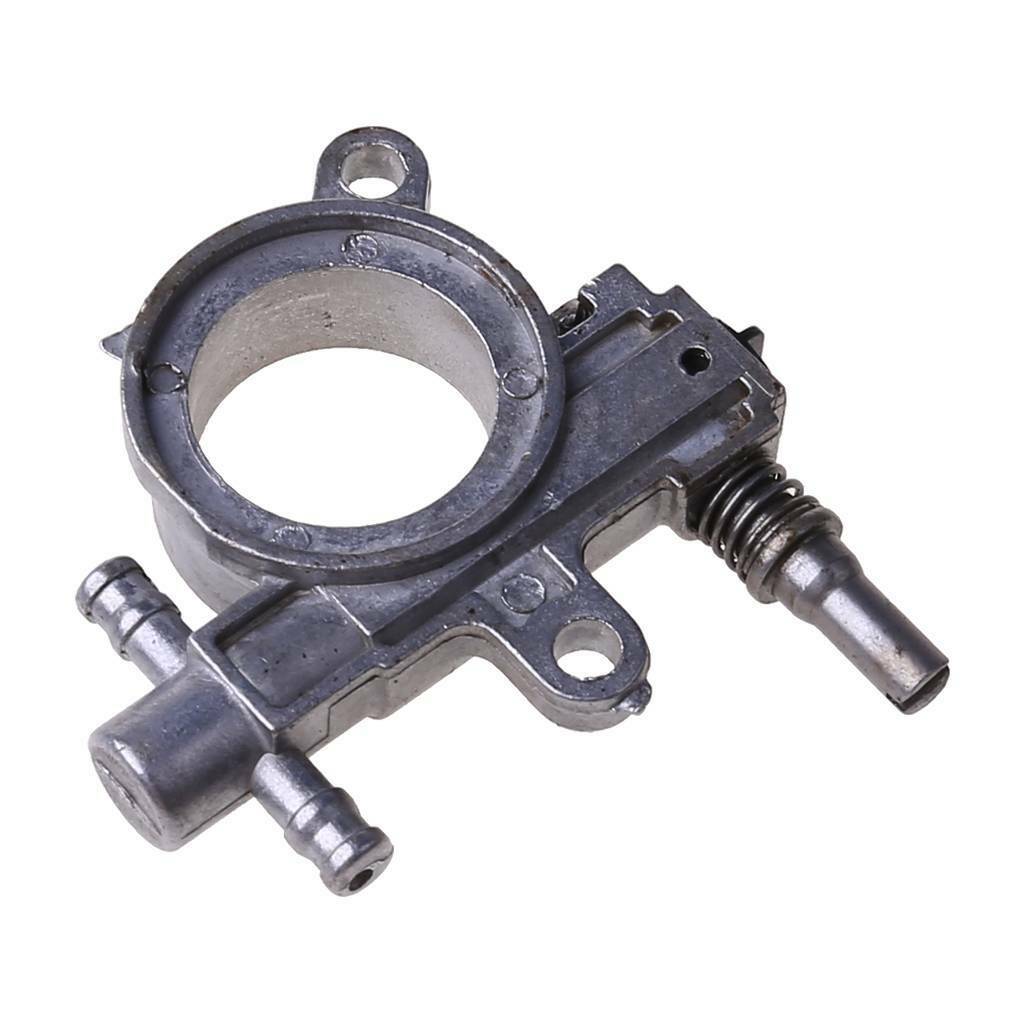 2500/3800 Chainsaw Spare Parts Chainsaw Oil Pump With Worm Drive Gear Fits 25CC