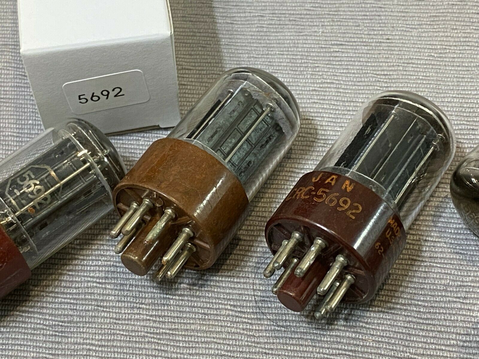 1pcs - 5692 Mixed Brands (NO CHINESE) Vacuum tube