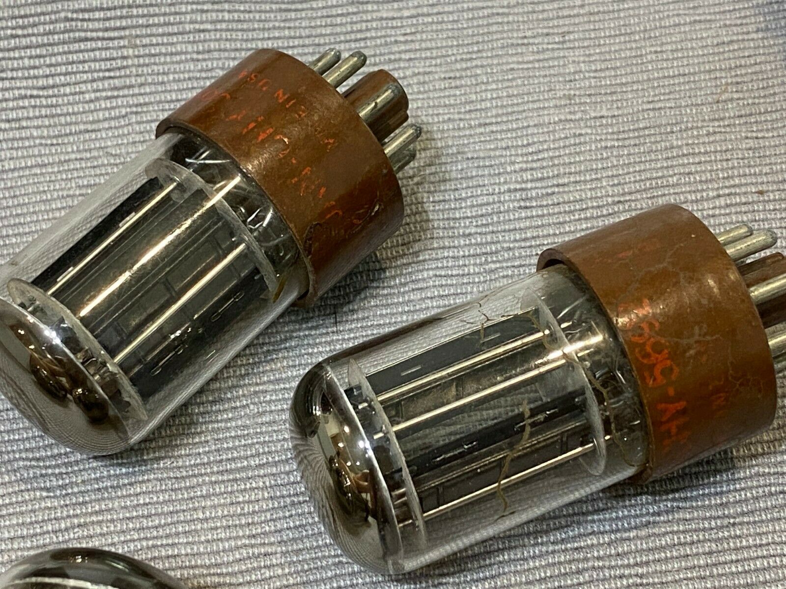 1pcs - 5692 Mixed Brands (NO CHINESE) Vacuum tube