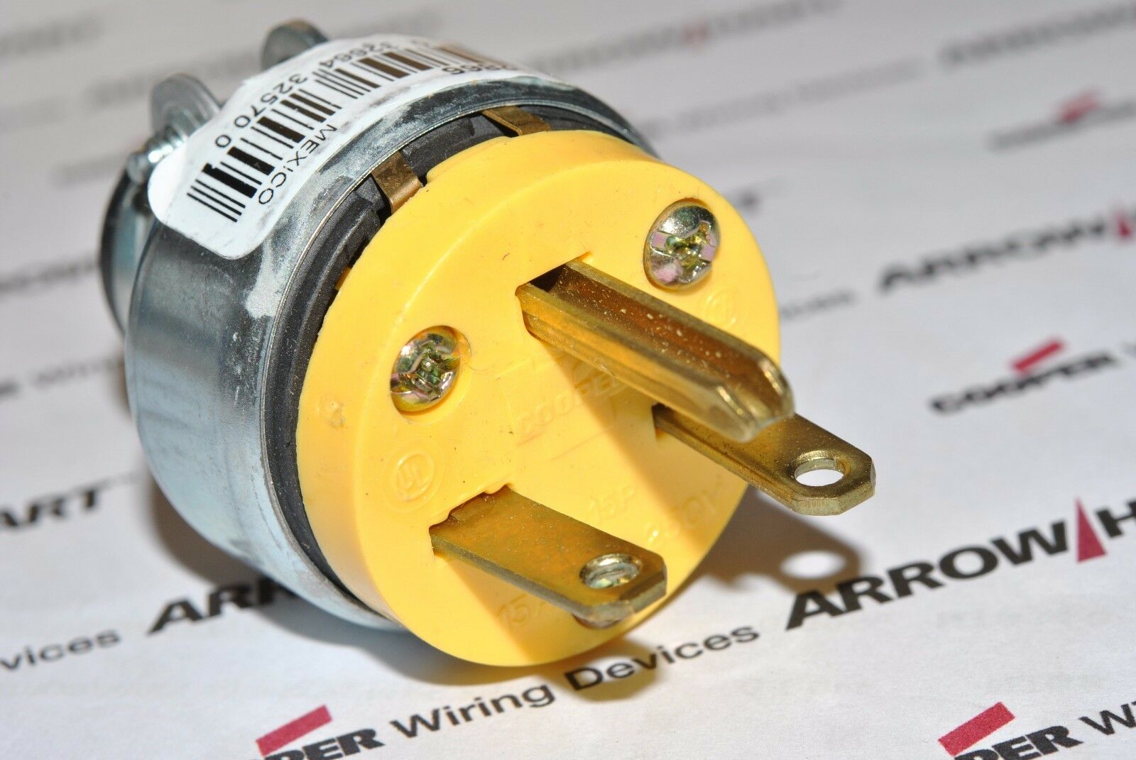 1pcs-COOPER WIRING 2866 15A 250V 6-15 Vinyl Armored and Rubber Plug
