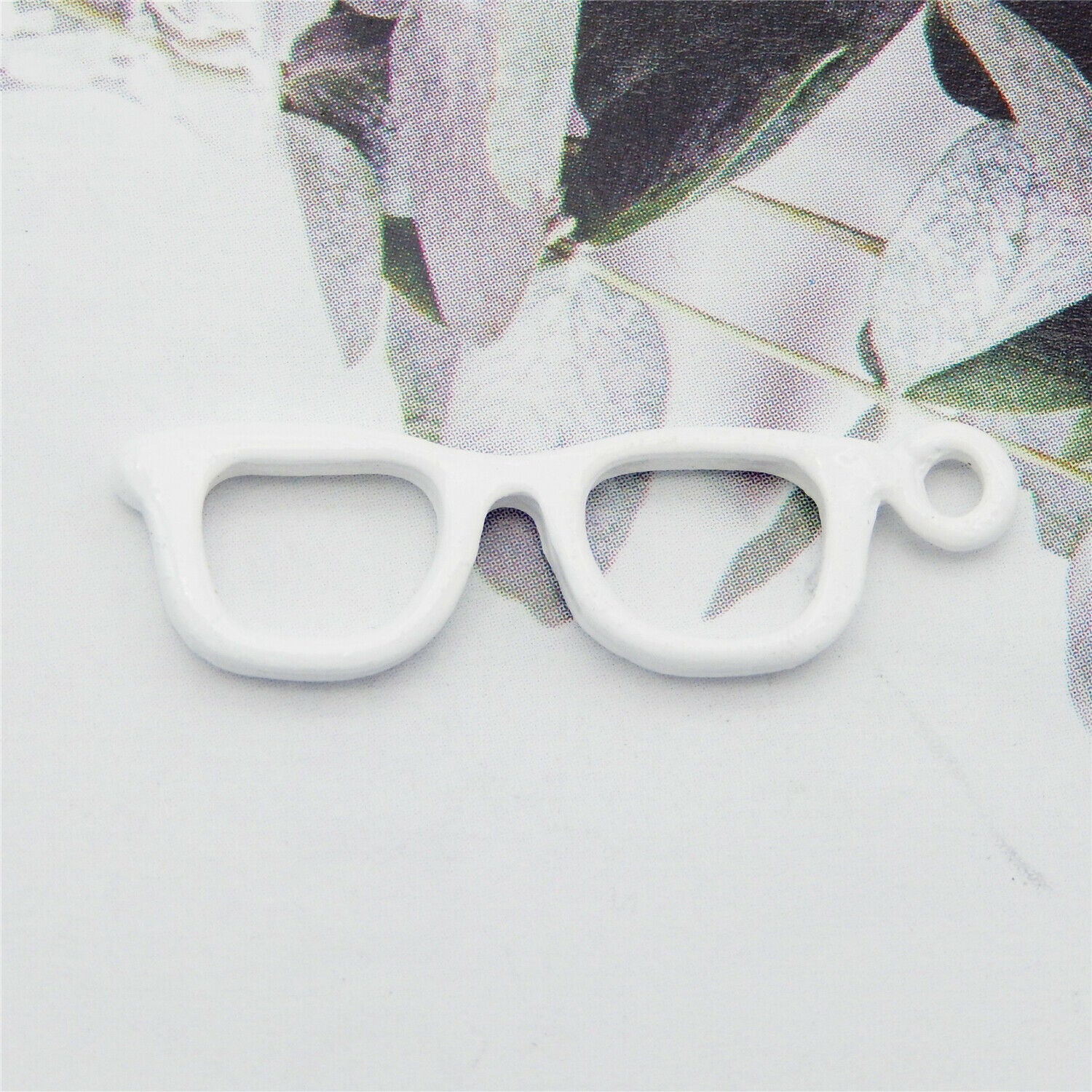16 pcs White Glasses Frame Enamel Charm Alloy Pendant Earring Findings 32*9mm