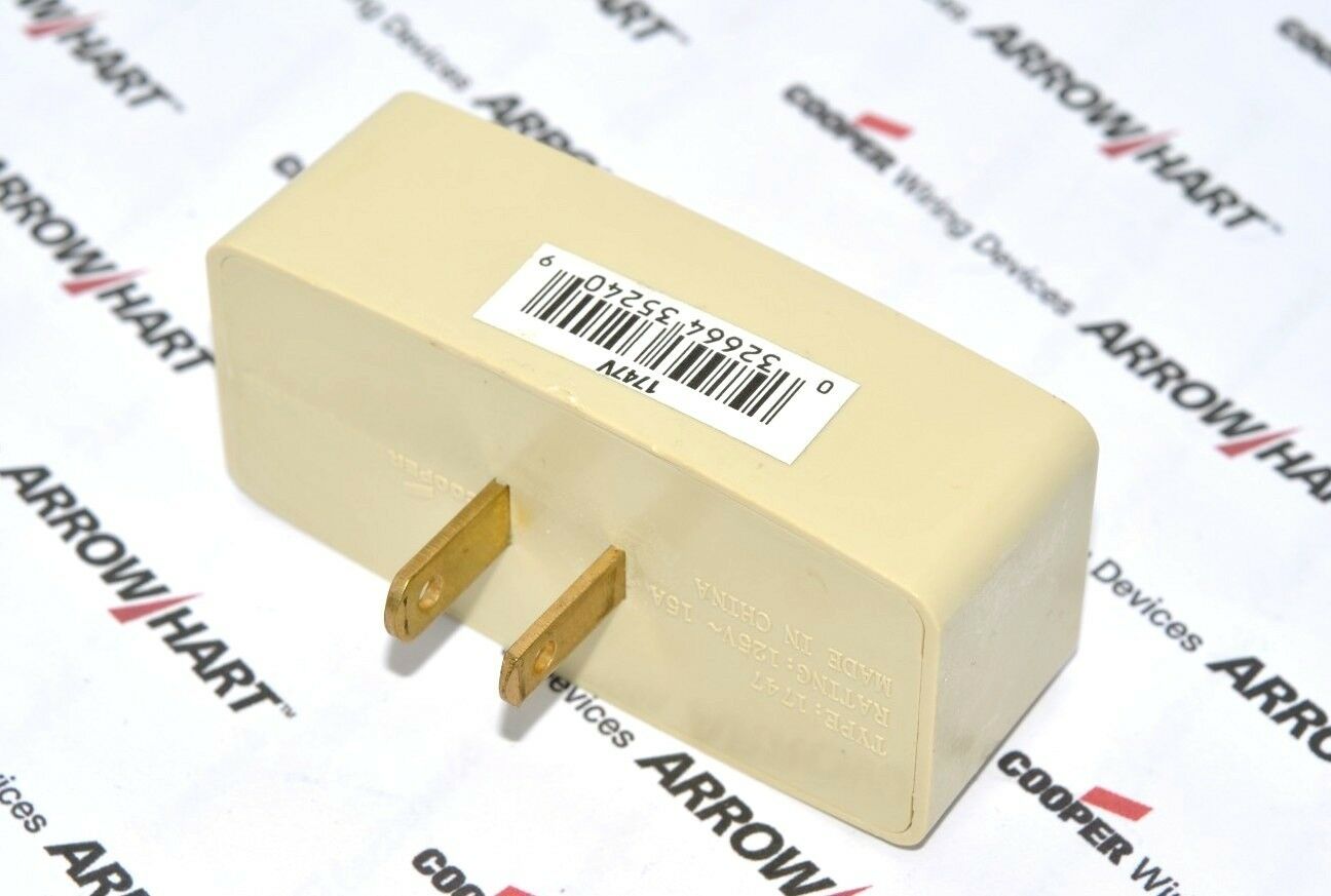 1pcs - COOPER 1747V 15A 125V NEMA 1-15 Three Outlet Tap