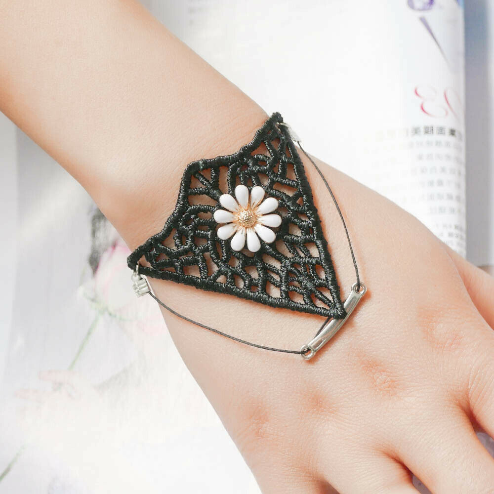 Fresh Lady Fashion Hollow Lace Daisy Flower Simple All-Match Charm Bracelet