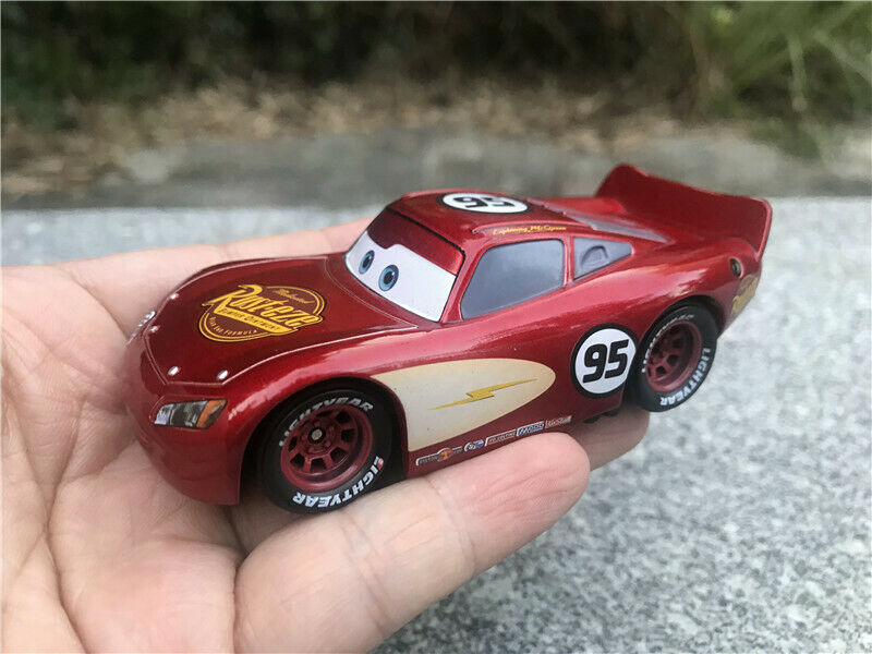 Disney Pixar Cars 1:43 Radiator Springs McQueen 10cm Metal Car New No Package