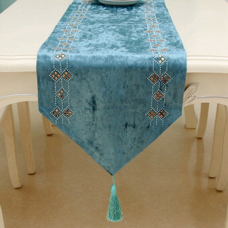 High-End Luxury with Diamonds on Both Sides Of High-End Table Runner Bed andX2I3