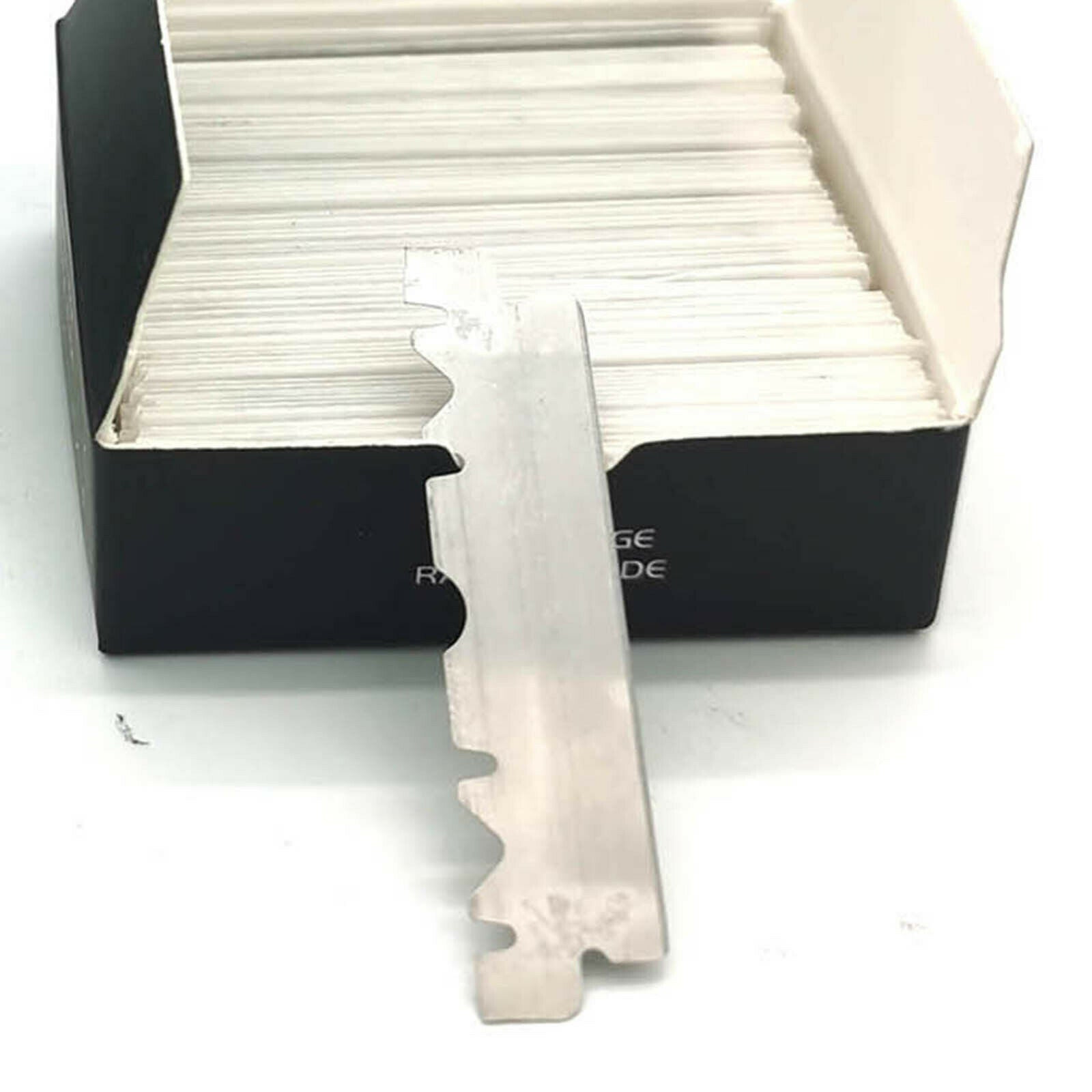 100Pcs Razors Blades Stainless Steel for Barbers Exchangeable Blade Razors