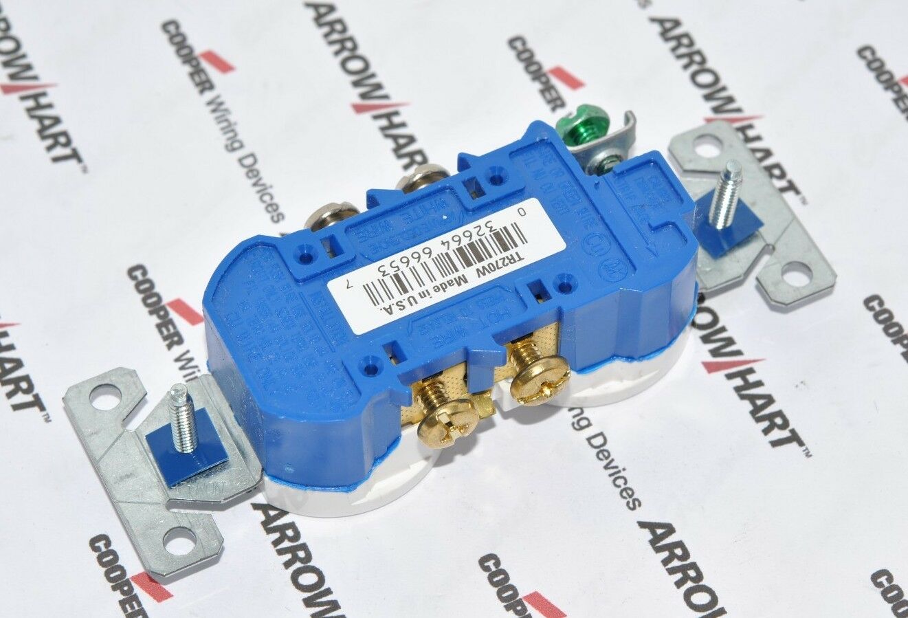 1pcs-COOPER TR270W 15A 125V Tamper Resistant Duplex Receptacl NEMA 5-15R