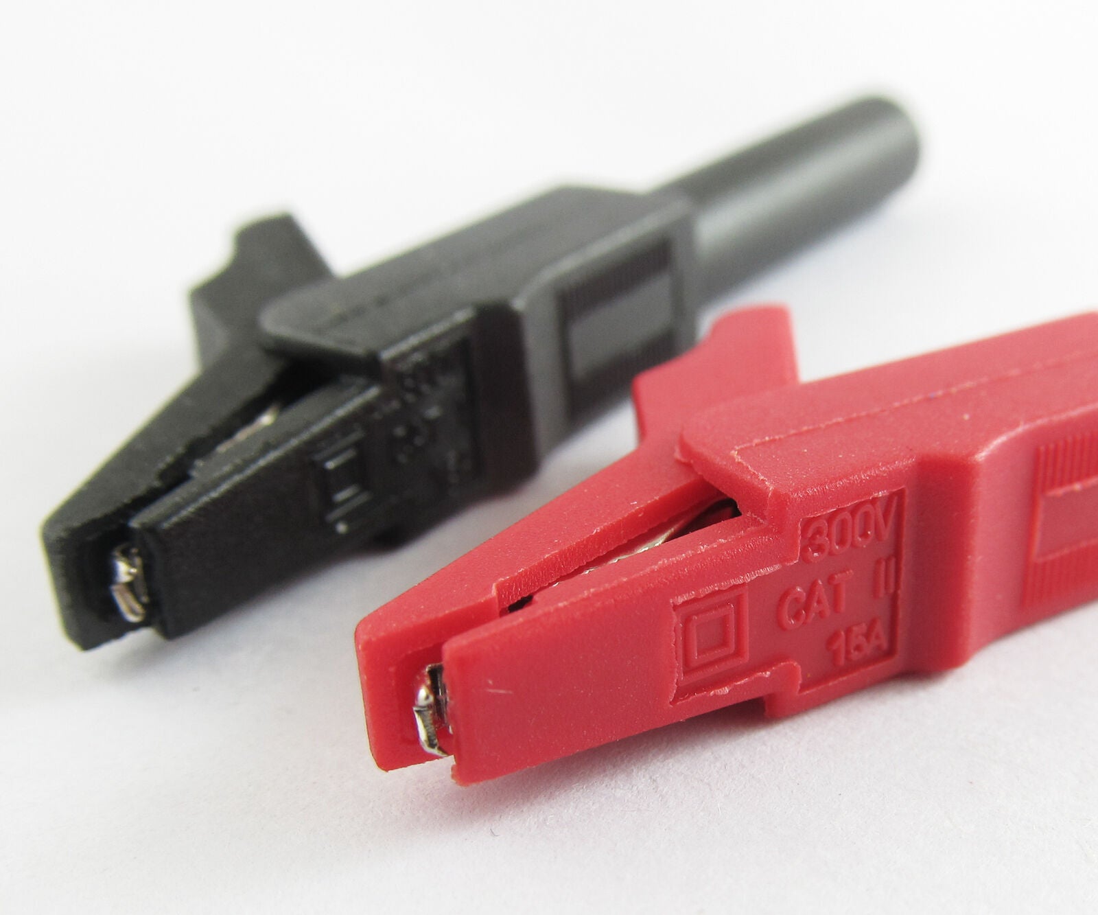 2pcs Full Insulated Alligator Clip to 4mm Banana Female Test Adapter Red Black