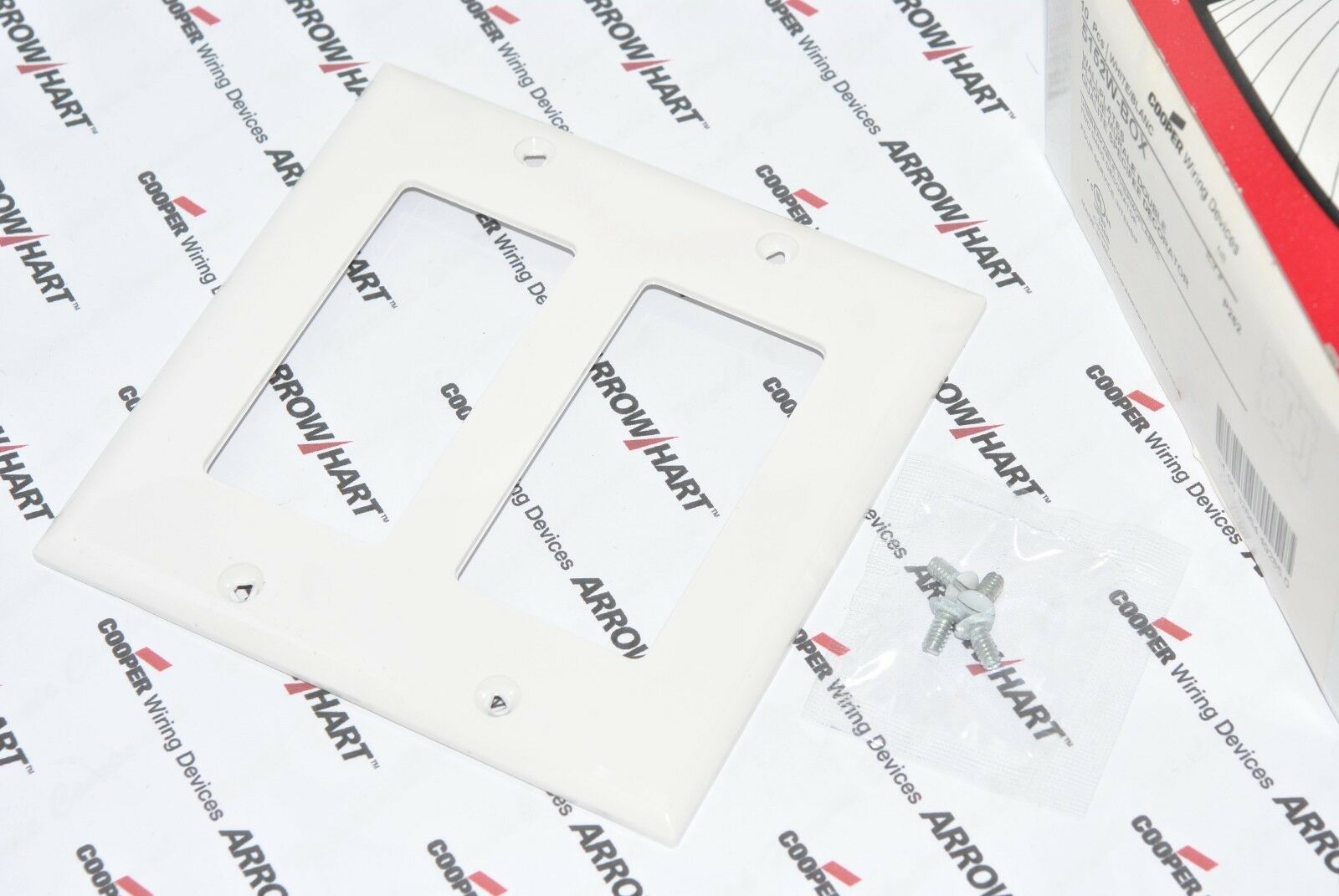 1pcs-COOPER 5152W Decorator / GFCI Receptacle Standard Nylon Wallplate 2-Gang