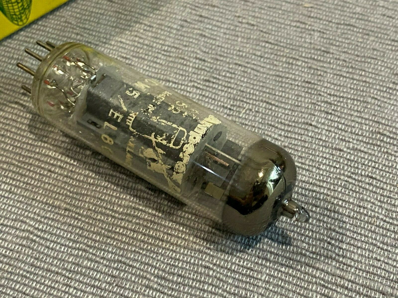 1pcs - Amperex 6CW5 EL86 Vacuum tube NOS NIB