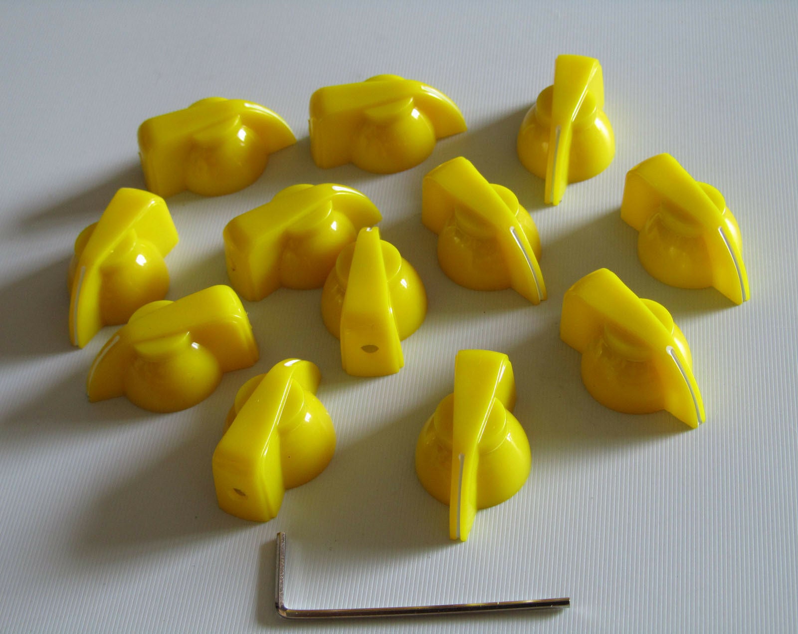 12pcs Yellow Chicken Head Knob 1/4" Guitar Amp Effect Pedal Knobs Brass Insert!!