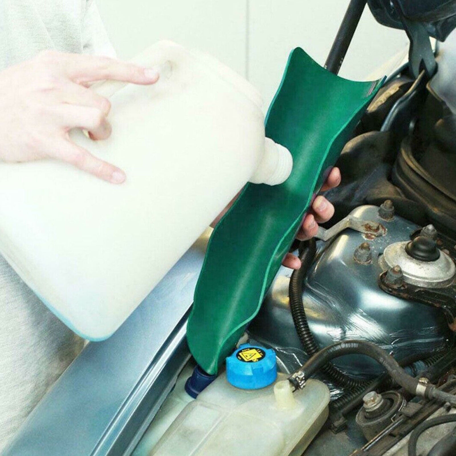 37*17cm Flexible Drainage Funnel Oil Gasoline Guide Tool Draining Oil Tool