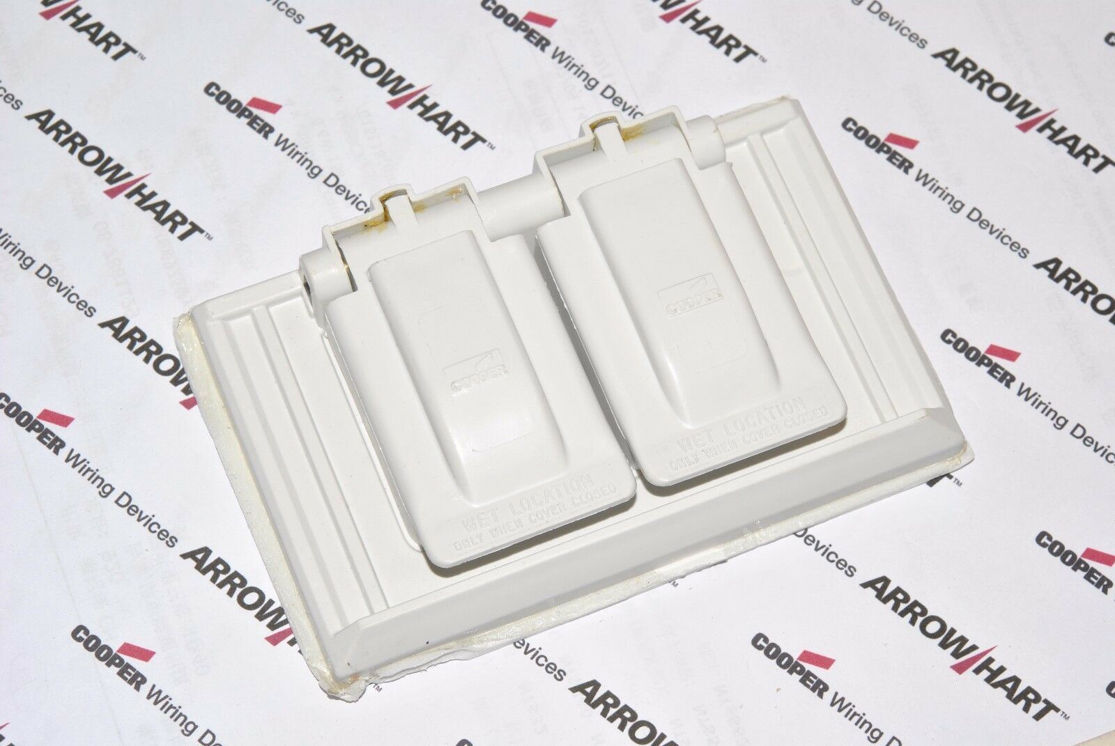 1PCS - COOPER S1952W 1-Gang Duplex Non-Metallic Weatherproof Receptacle Cover
