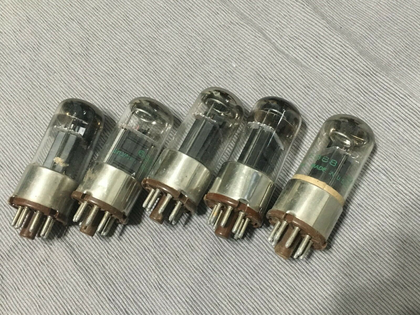1pcs - SYLVANIA 6888 Vacuum tube - NOS