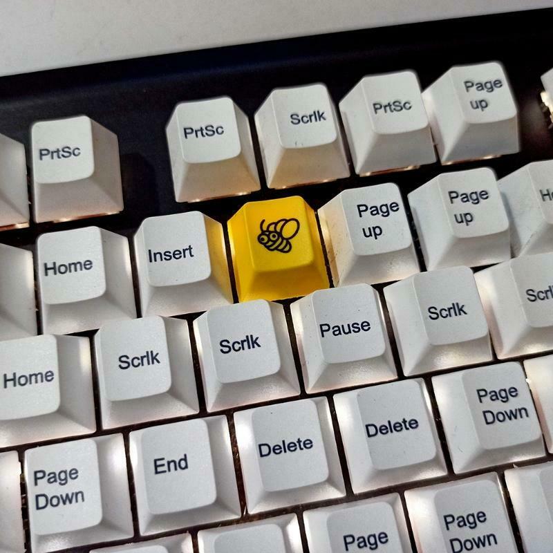 R4 Cherry Profile Dip Dye Sculpture PBT Keyboard Keycap Etched Honey Bee Keycap