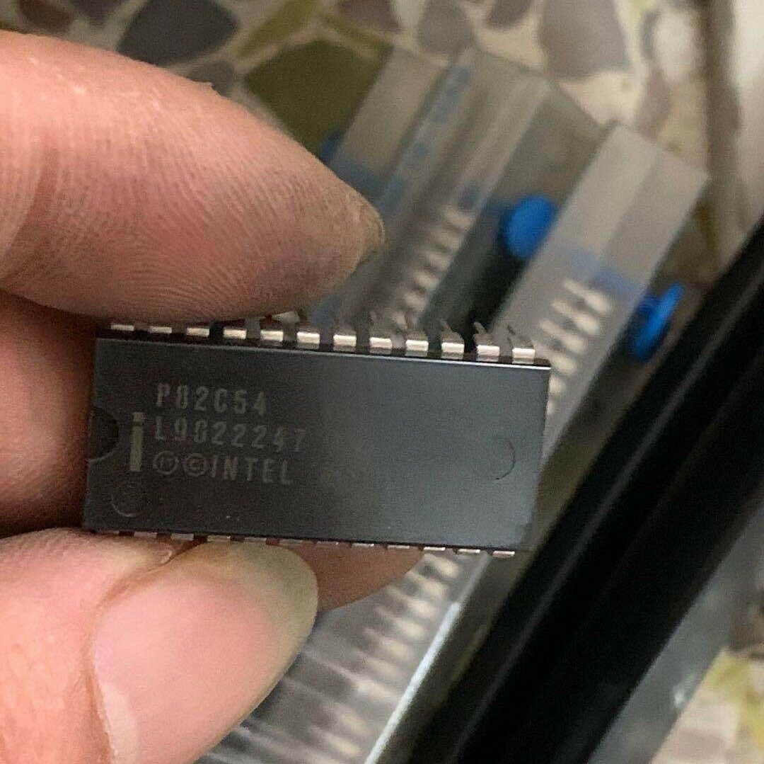 1PCS  IC INTEL DIP-24 P82C54