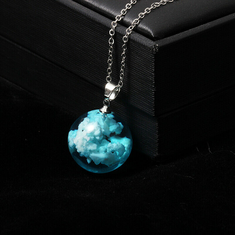 Fashion Transparent Sky Cloud Round Necklace Glow in the Dark Necklace Jewelr Qx