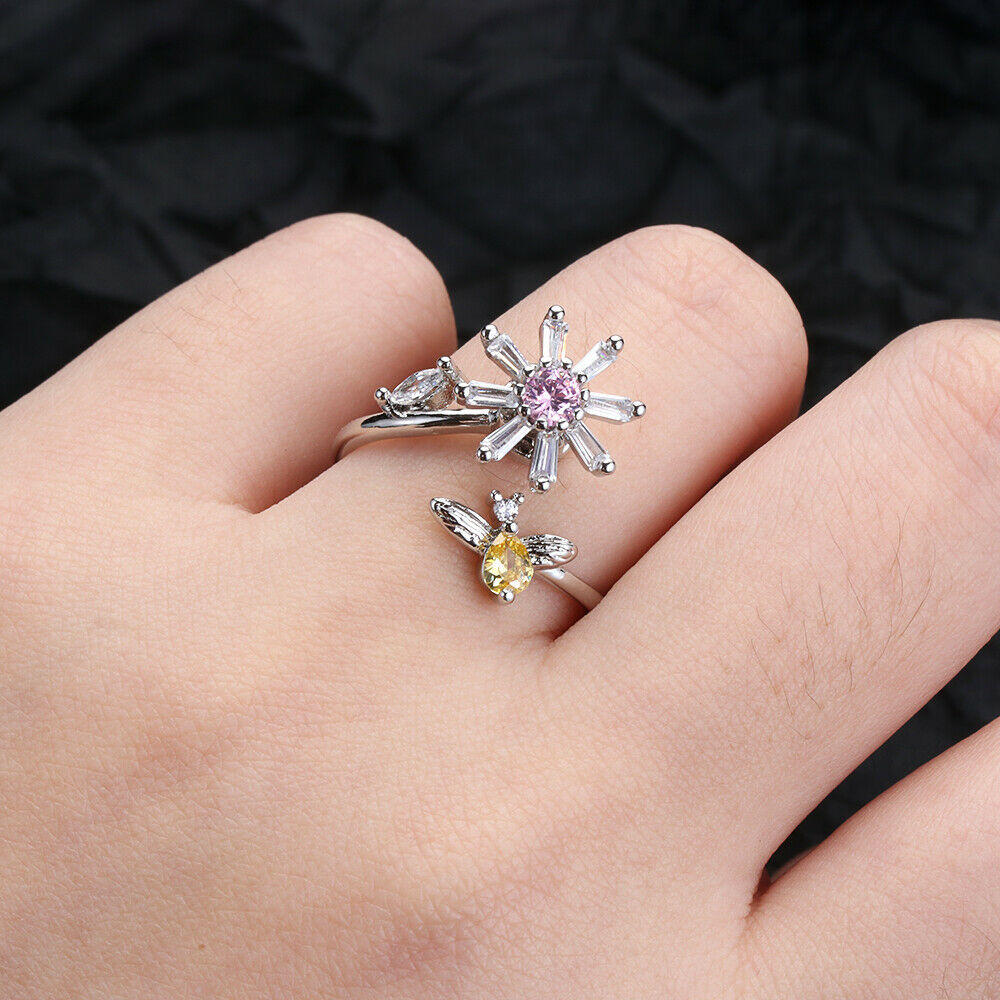 Rotatable Bee Finger Wear Yarn Guides Crown Knitting Loop Crochet Thimble Ring
