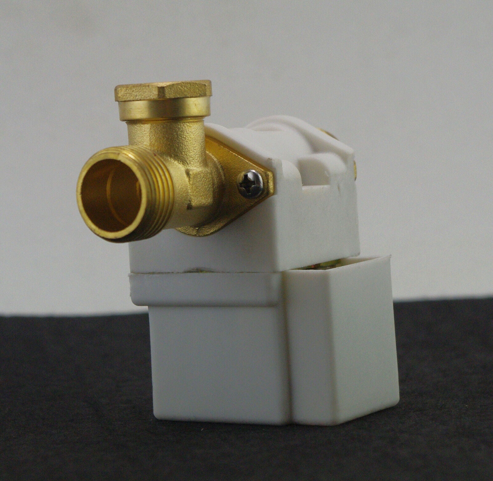 220VAC 1/2"BSPP Brass Plastic Solar Solenoid Valve N/C Non-Return Water Air Gas