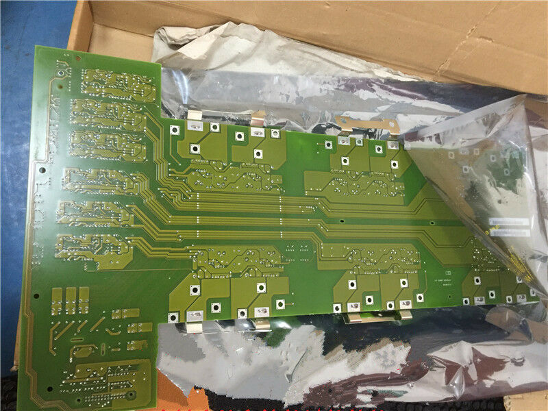 1 PC New Siemens 6SE7 033-2EG84-1JF0 6SE7033-2EG84-1JF0 In Box