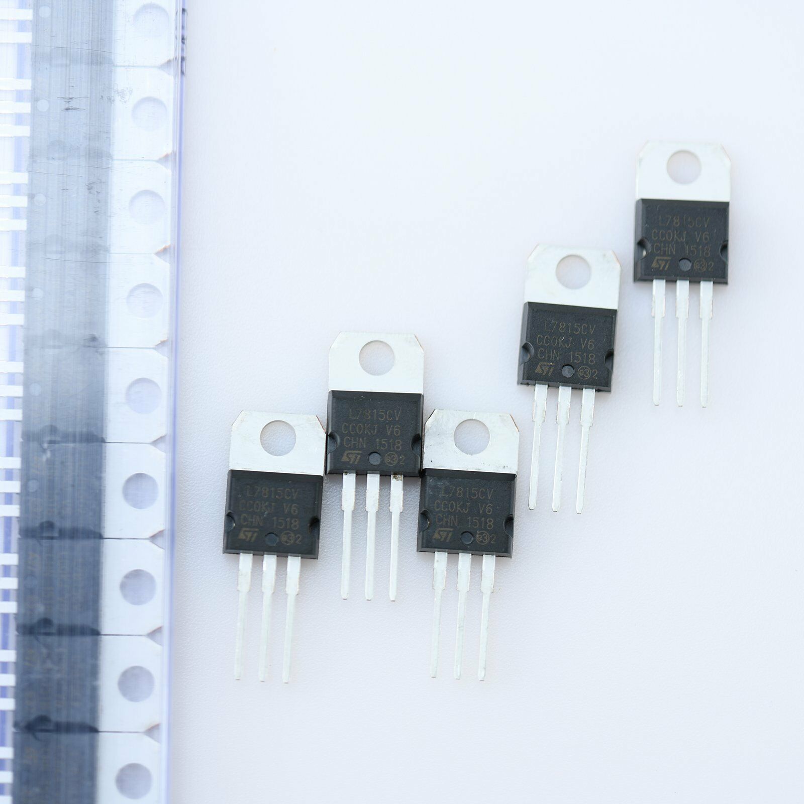 5pcs L7815CV L7815 LM7815 ST TO-220 Voltage Regulator 15V 1.5A DC OUTPUT