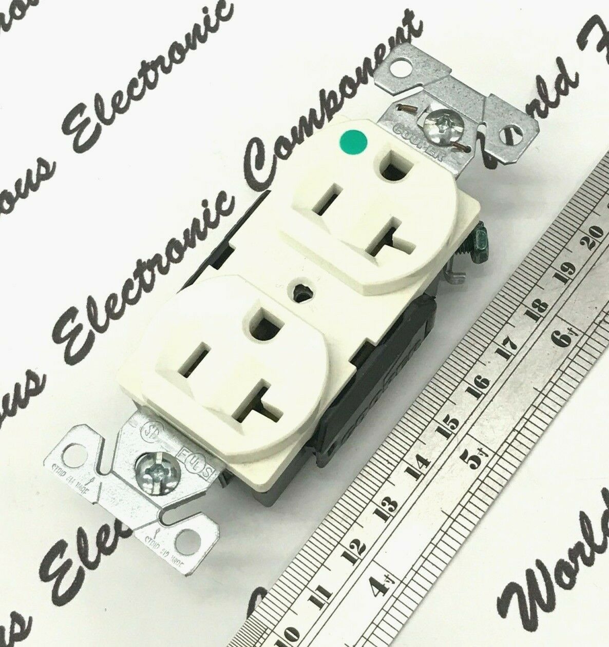 1pcs-COOPER WIRING 8300HW  20A-125V NEMA 5-20R Hosptial Duplex Receptacle Outlet