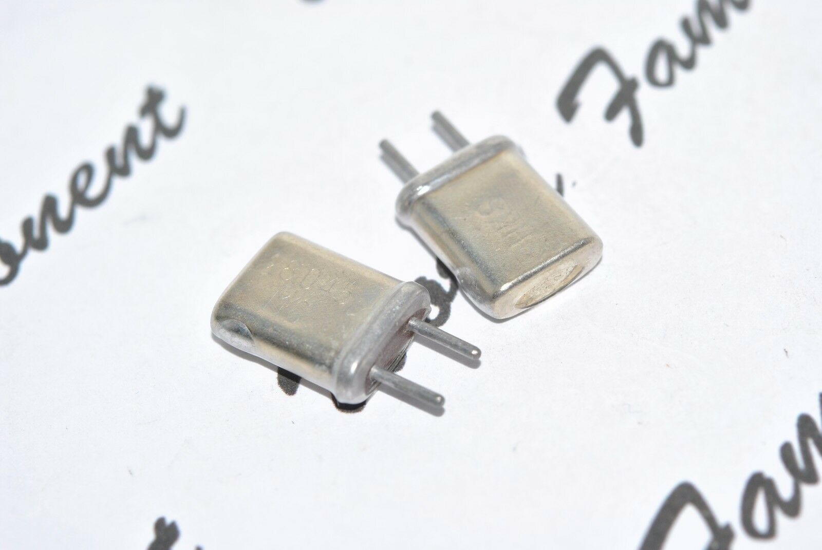 1pcs - 28.045 MHZ Quartz Crystal Resonator / XTAL