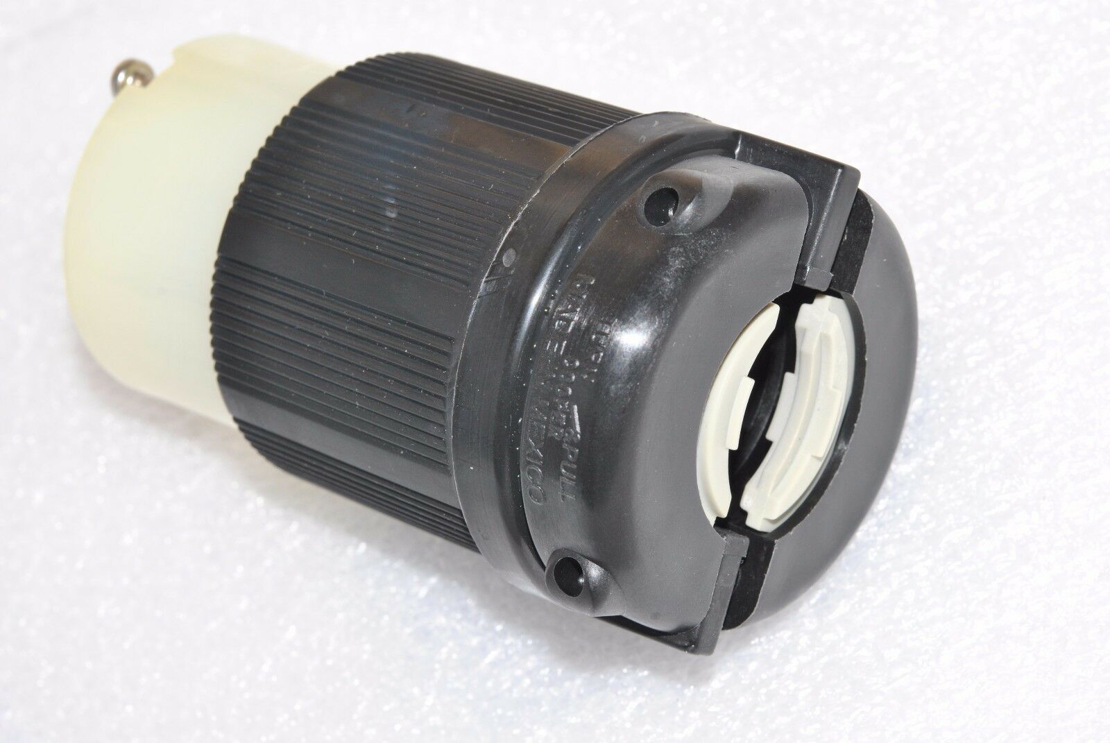 1pcs - COOPER CWL1520C NEMA L15-20R 20A 250V Hart-Lock CONNECTOR