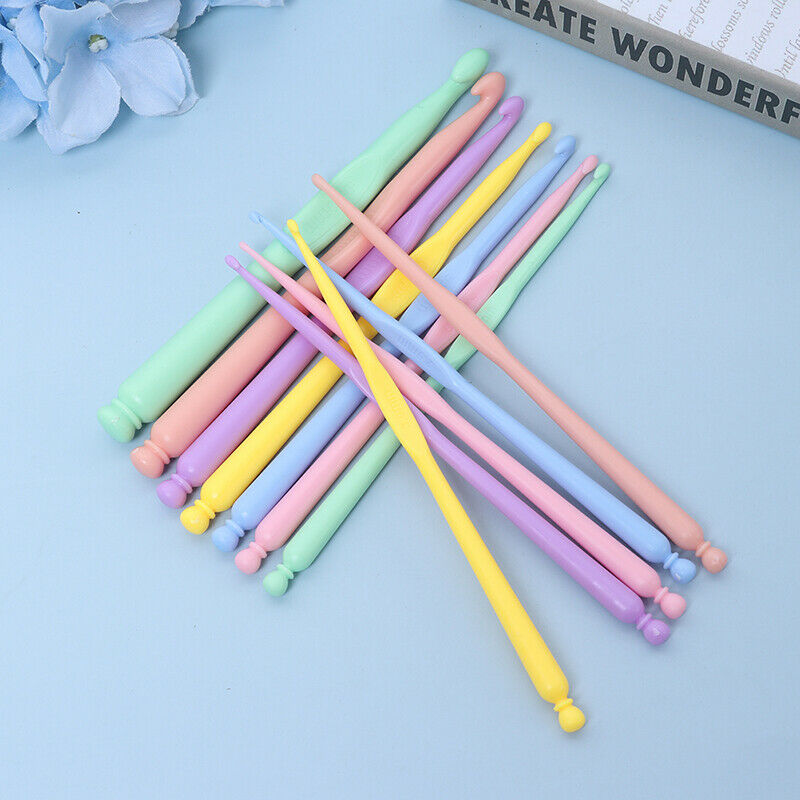 2-10mm 12 PCS/set Multi-color Plastic Crochet Hooks Kit Knitting Needles .l8