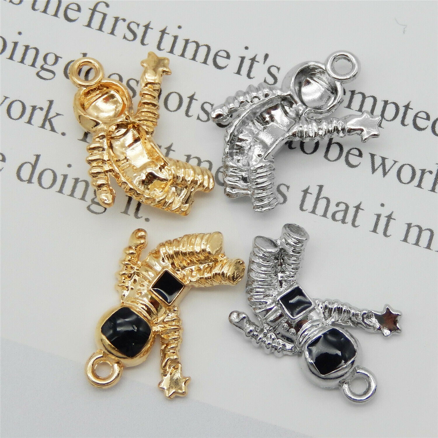 16 Mix Astronaut Alloy Charm Cosmonaut For Pendant Jewelry Making Crafts 21*15mm